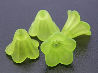 Plastové korálky - zvonček - zelená - 8 ks