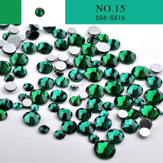Sklenené brúsené kamienky - mix pr. 1,5 - 4 mm- smaragdová zelená - 300 ks/bal.