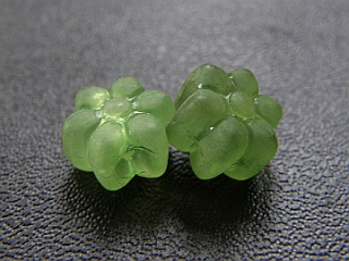 Plastové korálky kvietky - zelená - 5 ks