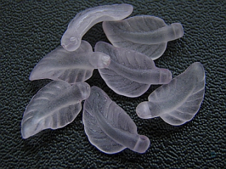 Plastové korálky - lístok - fialkastá  frost -  10 ks