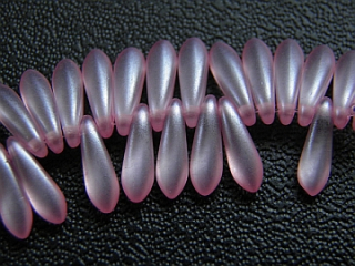 Sklenená korálka jazýček -10x3mm- ružová voskovaná - 20 ks