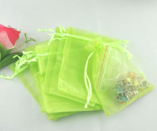 Darčekové vrecúško z organzy - cca 6,5 x 8,5 cm - zelená