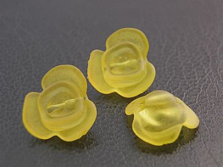 Plastové korálky - kvietok - žltá -  10 ks