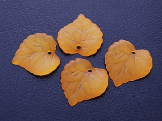 Plastové korálky - lístok 15x14 mm - oranžová -  5 ks