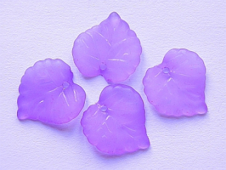 Plastové korálky - lístok 15x14 mm - fialová -  5 ks