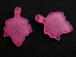 Plastové korálky - lístky 18x13mm - ružová - 10 ks