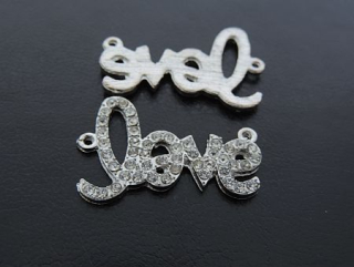 Medzikus "LOVE" - 35 x 23 mm - platina - 1ks